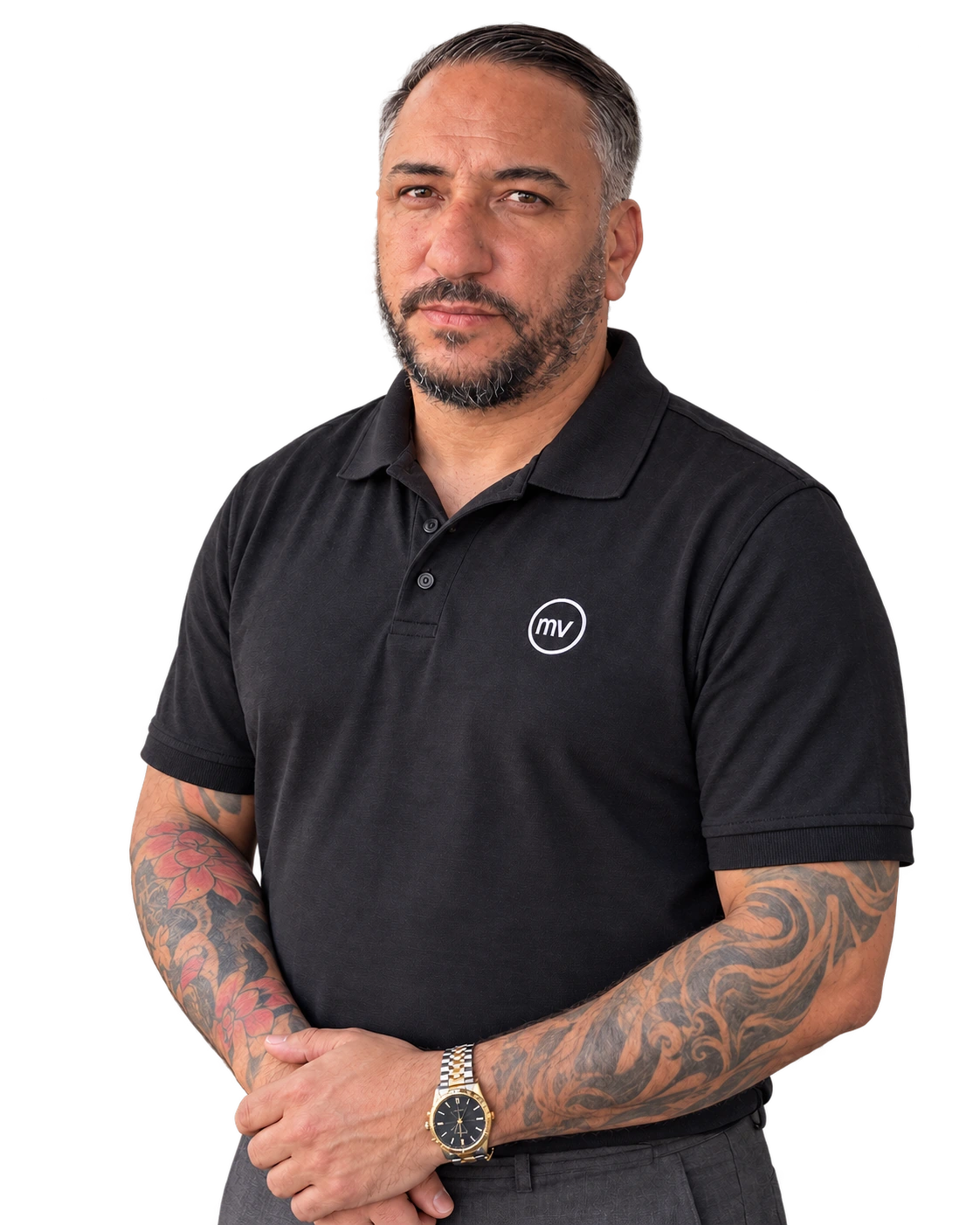 Proprietário da MV Park com polo da empresa
